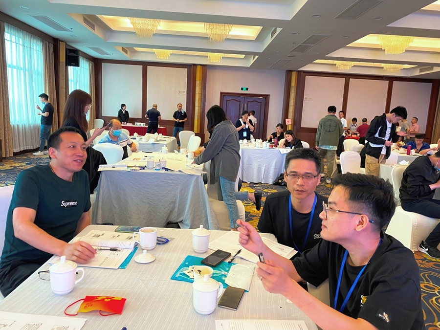 電動滾筒公司組織管理干部參加健峰培訓.png 電動滾筒公司組織管理干部參加健峰培訓.png